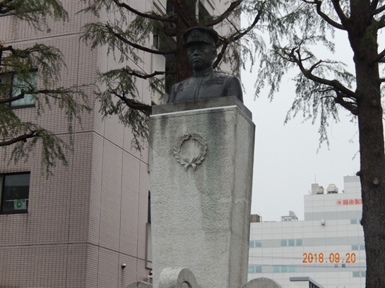山本五十六元帥銅像(山本記念公園）